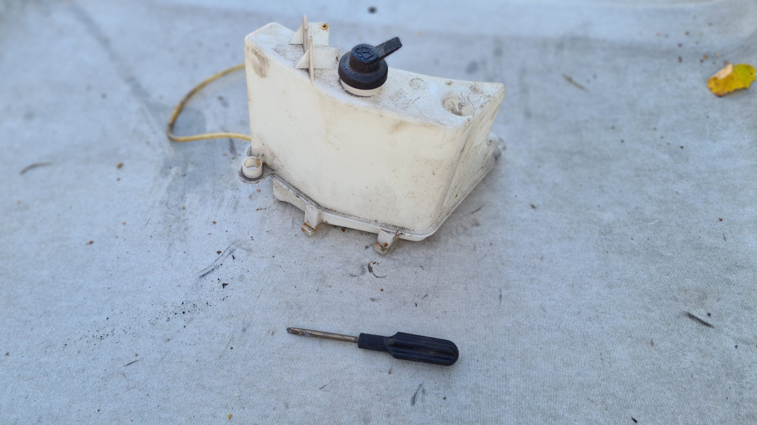 Reservoir ruitenwisservloeistof Fiat Panda 141