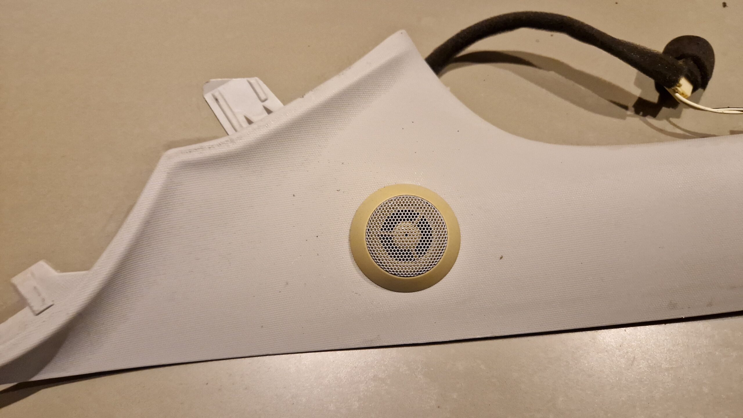 Bekleding A-stijl linkerzijde Peugeot 107