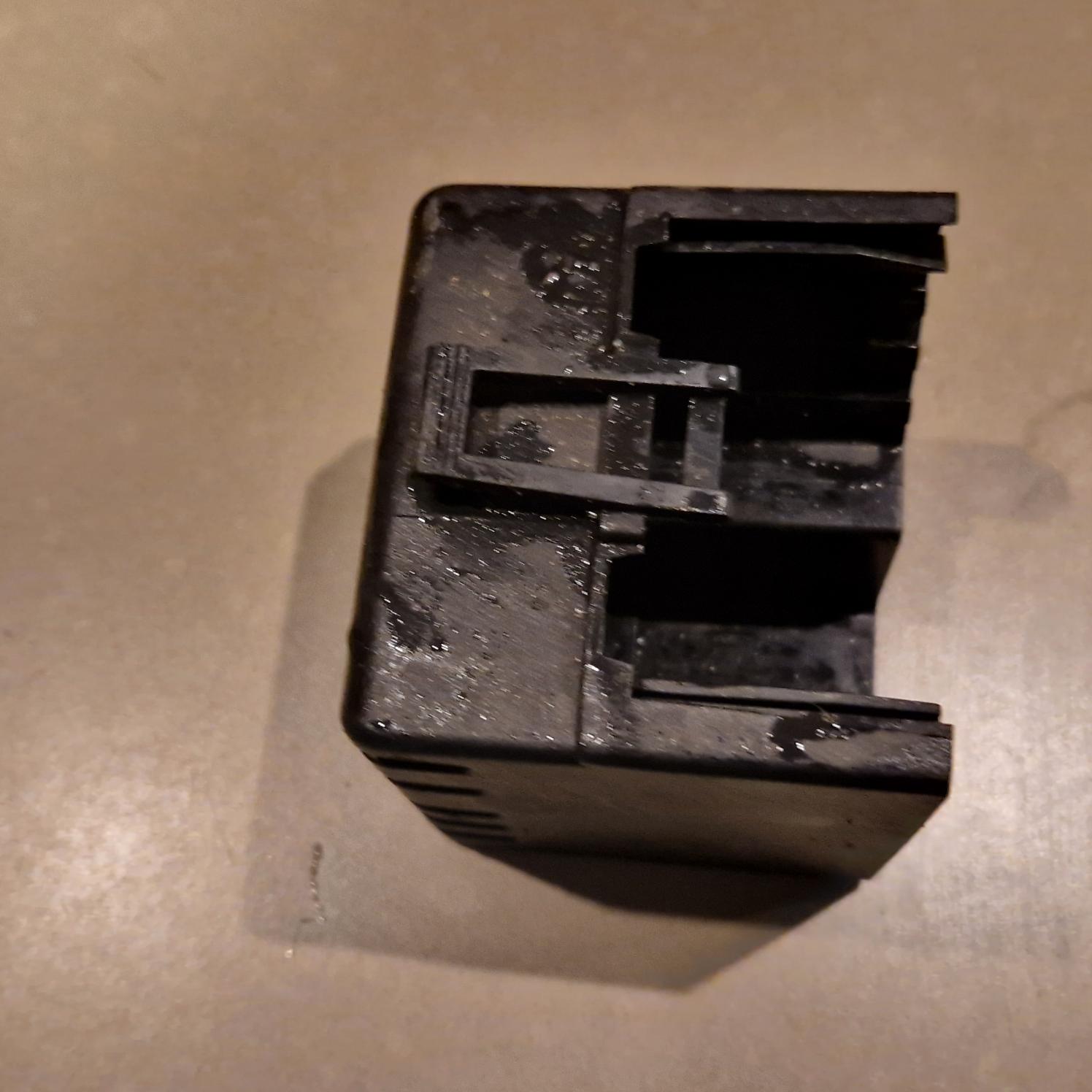 Afdekkapje hoofdzekeringen Saab 9-3 en 9-5