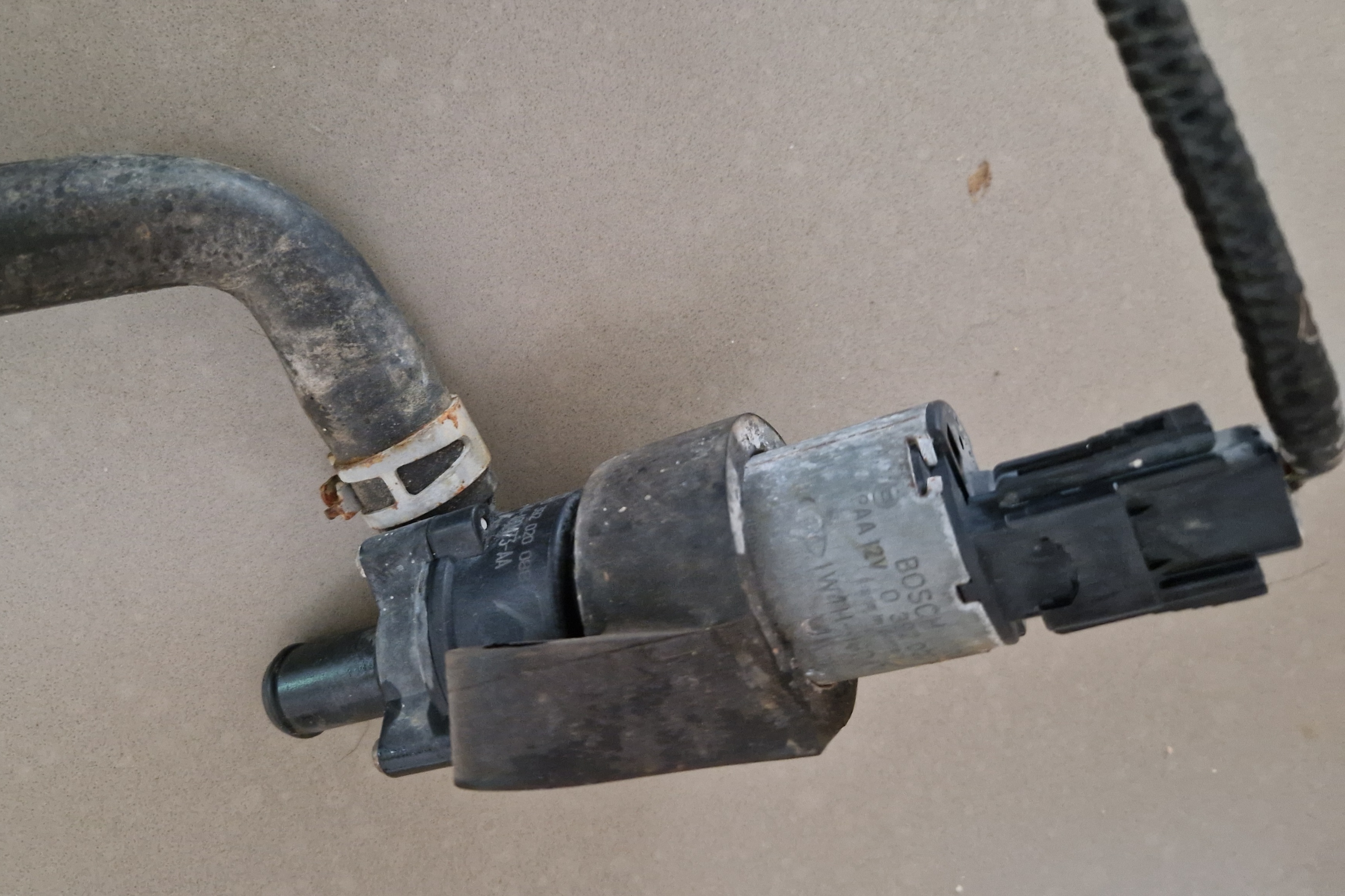 Electrische waterpomp Ford Thunderbird 2002 2005