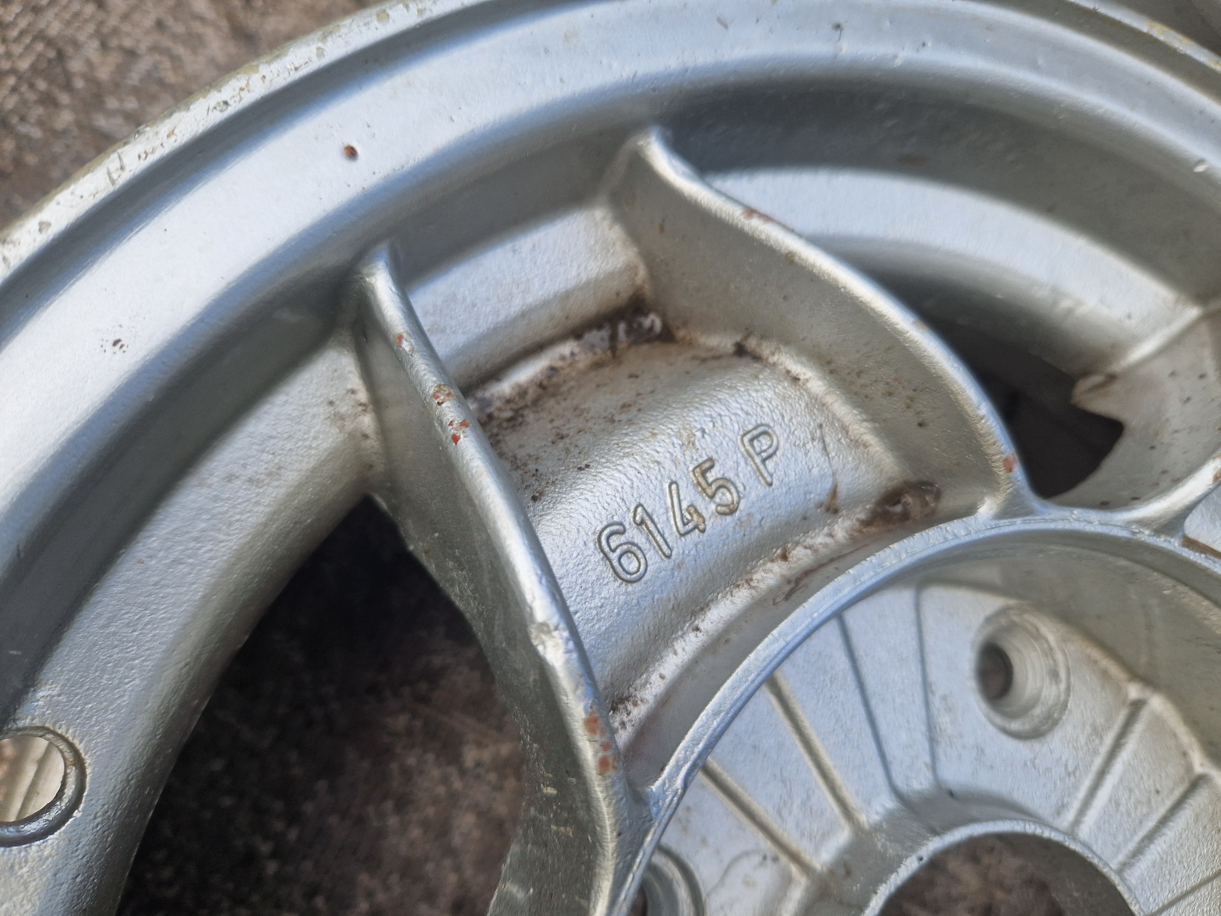 Set van vijf stuks ATS velgen Peugeot 504