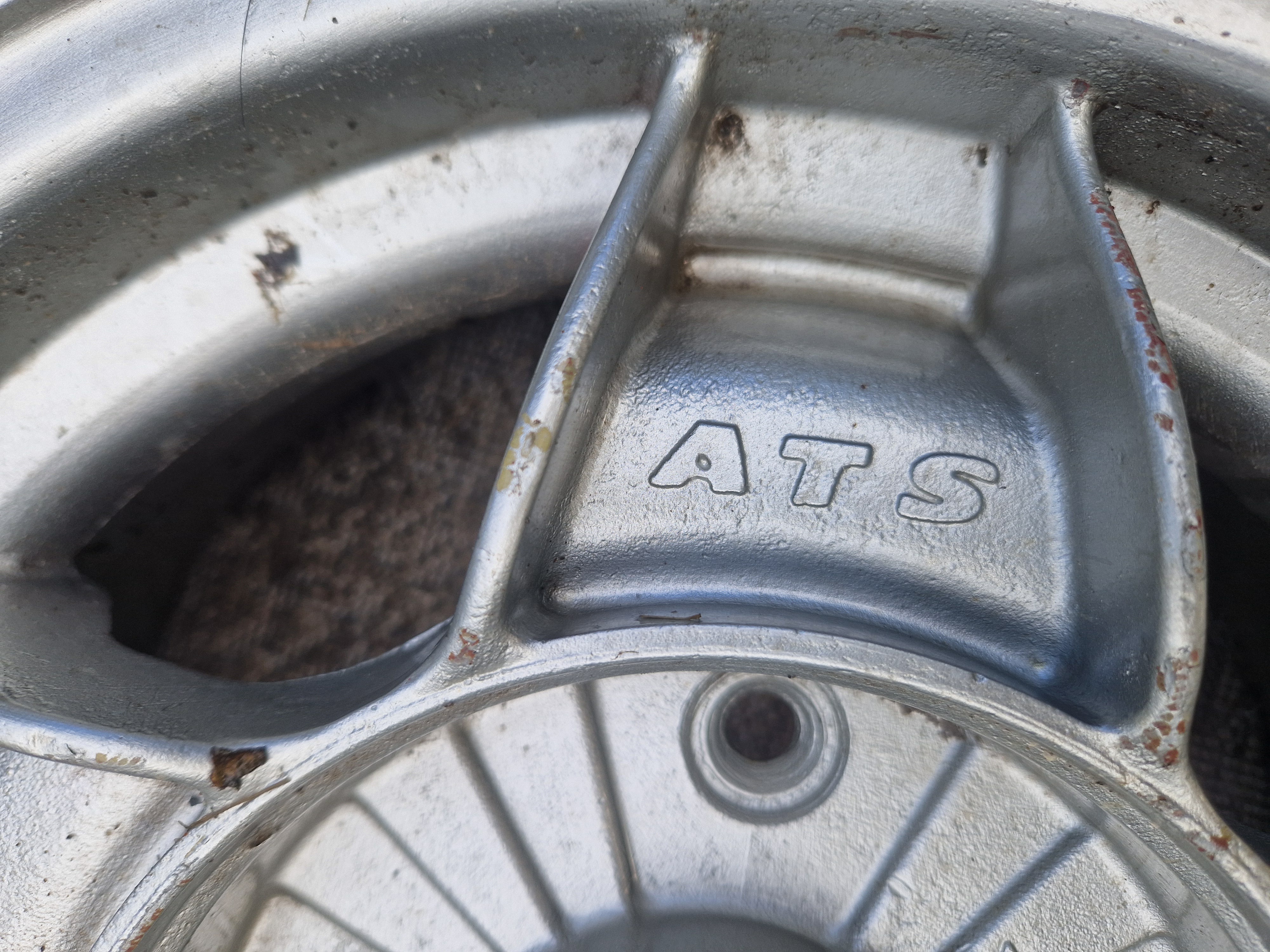 Set van vijf stuks ATS velgen Peugeot 504