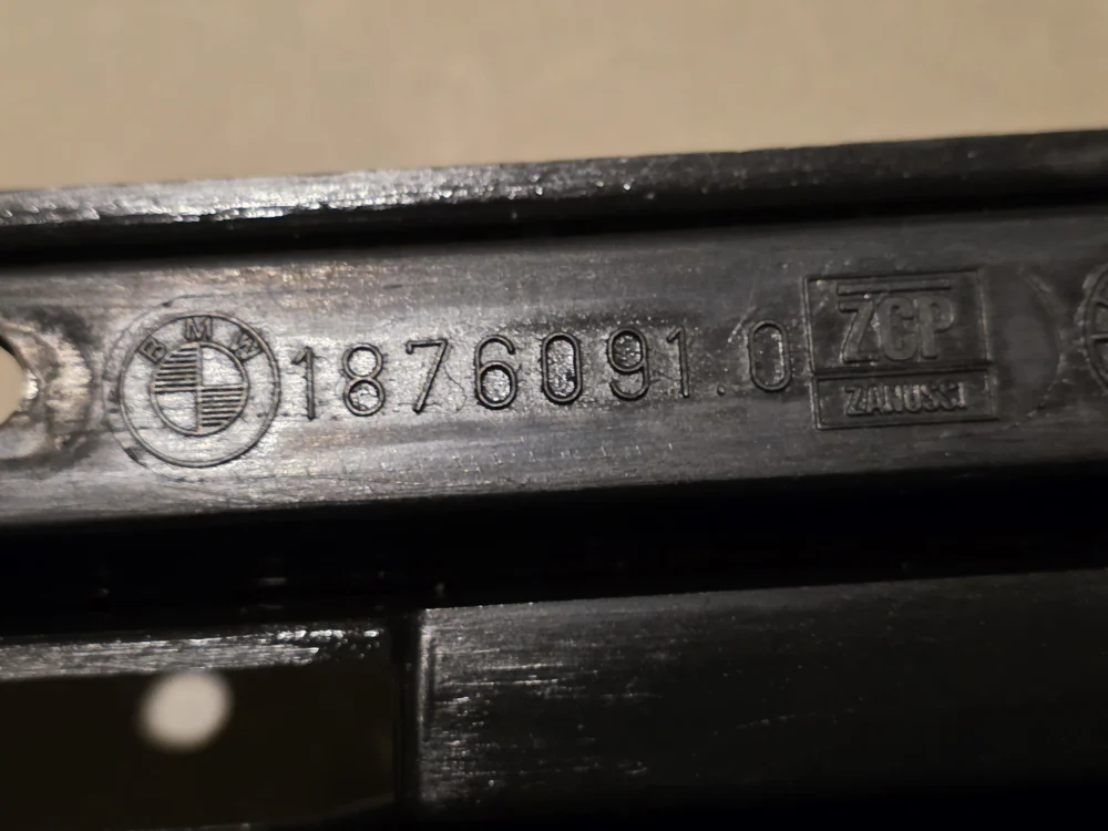 Koplampgrille links
