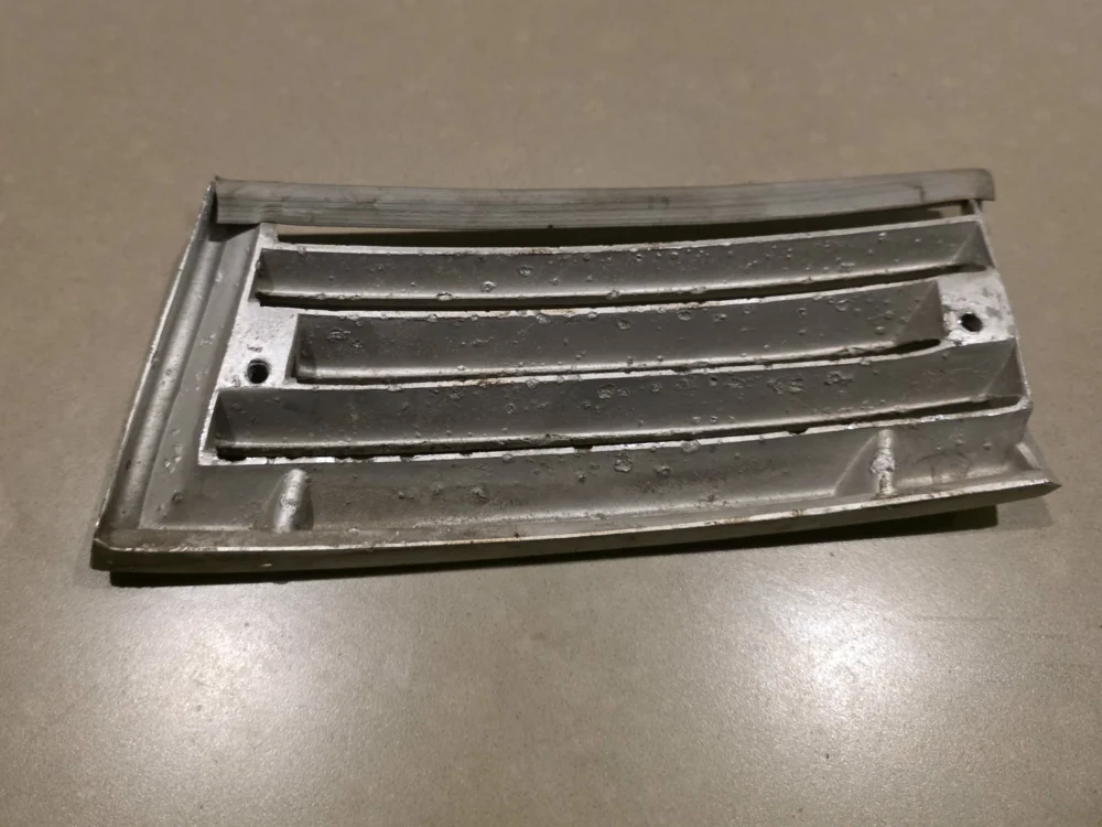 Grille rechts metaal