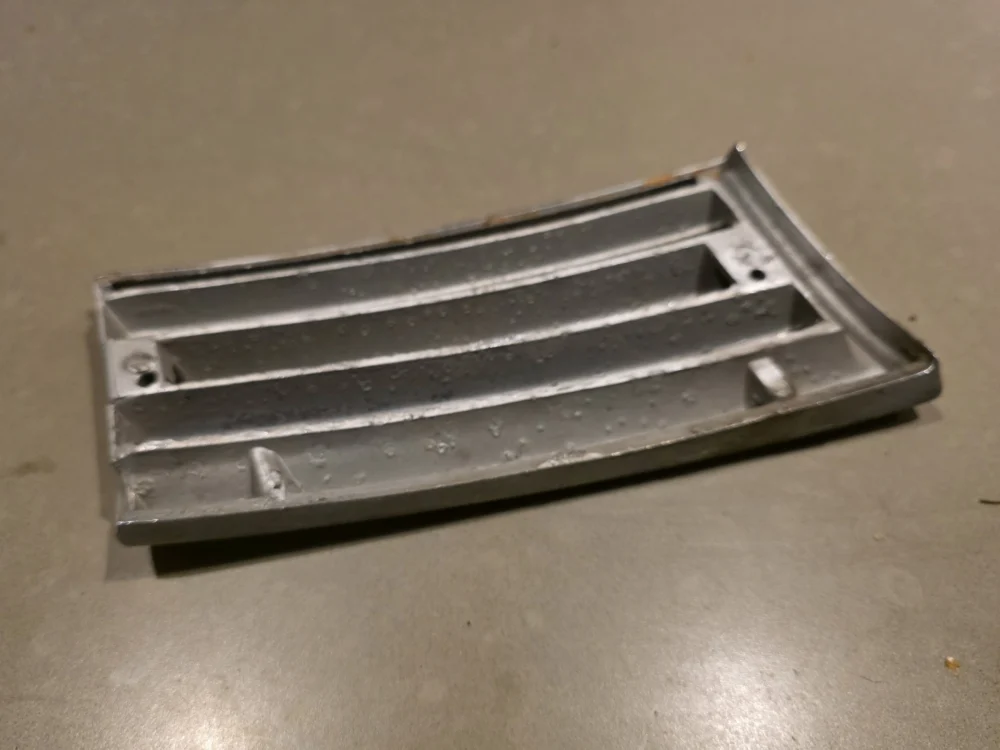 Grille links metaal